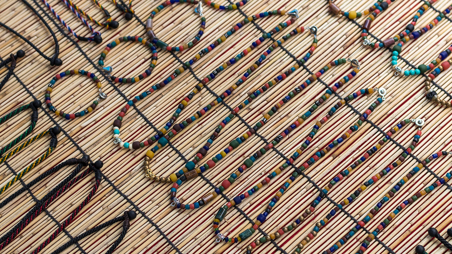 Metallic vs. Stone Jewellery: A Comprehensive Comparative Analysis