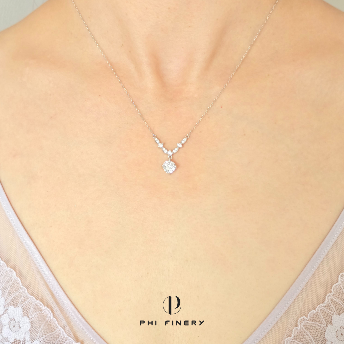 Victory Laurel Solitaire Necklace