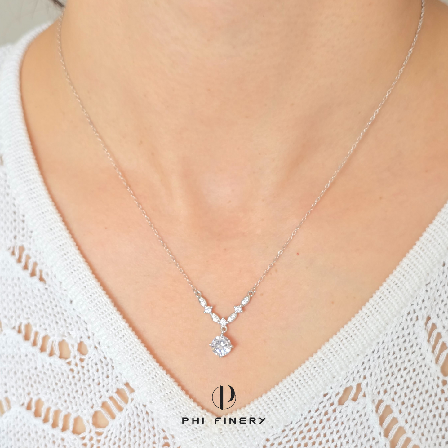 Victory Laurel Solitaire Necklace