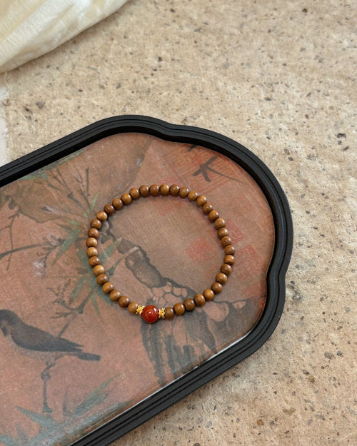 Autumn Embers — Laoshan Sandalwood & Nanhong Agate Bracelet