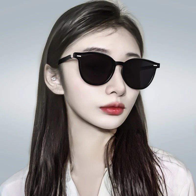 Phifinery Jovie - Black frame gray film